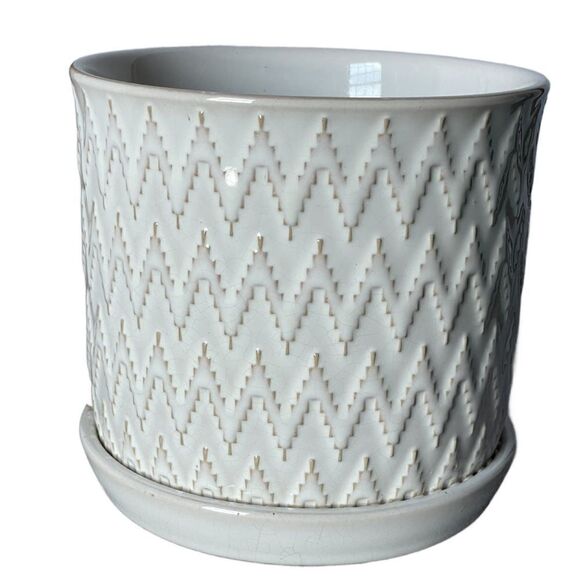 Sagebrook Ivory & Beige Chevron Designed Ceramic Planter For Home/Office - Picture 1 of 10